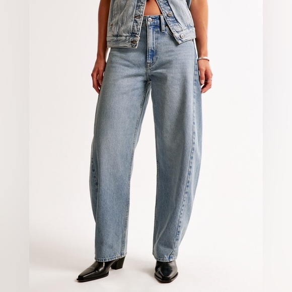 Abercrombie & Fitch Denim - NEW! Abercrombie & Fitch The Barrel Jean Mid Rise 29 W 24 L Short Light Wash